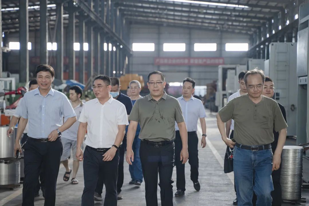 衡東縣縣委副書記、縣長對朝陽集團自動化生產線進行視察